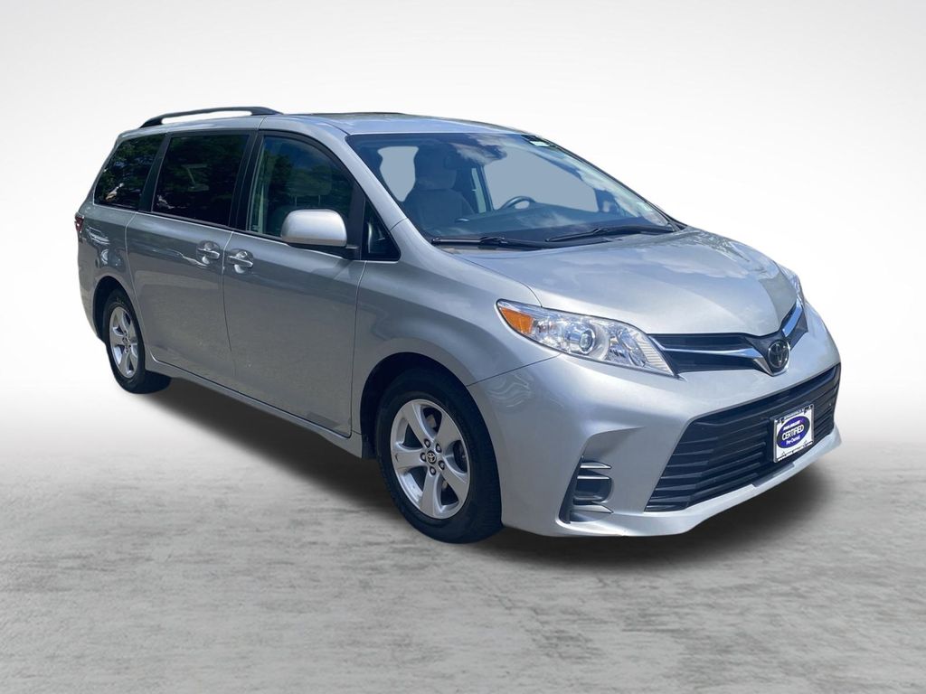 2020 Toyota Sienna LE photo 3
