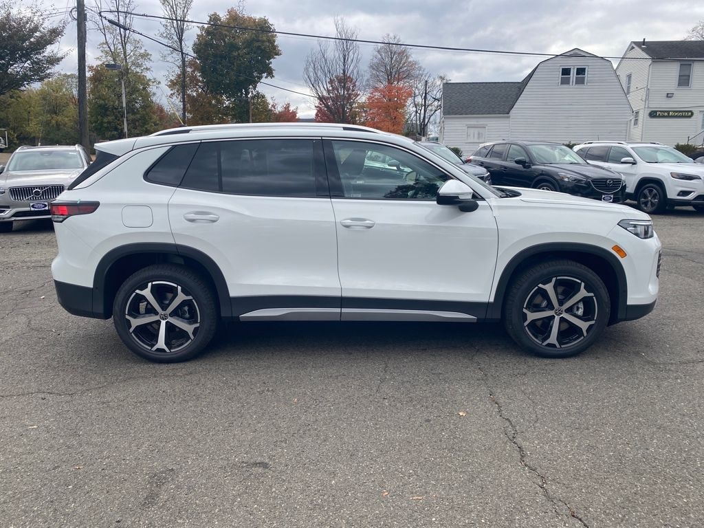 New 2025 Volkswagen Tiguan 2.0T SE SUV