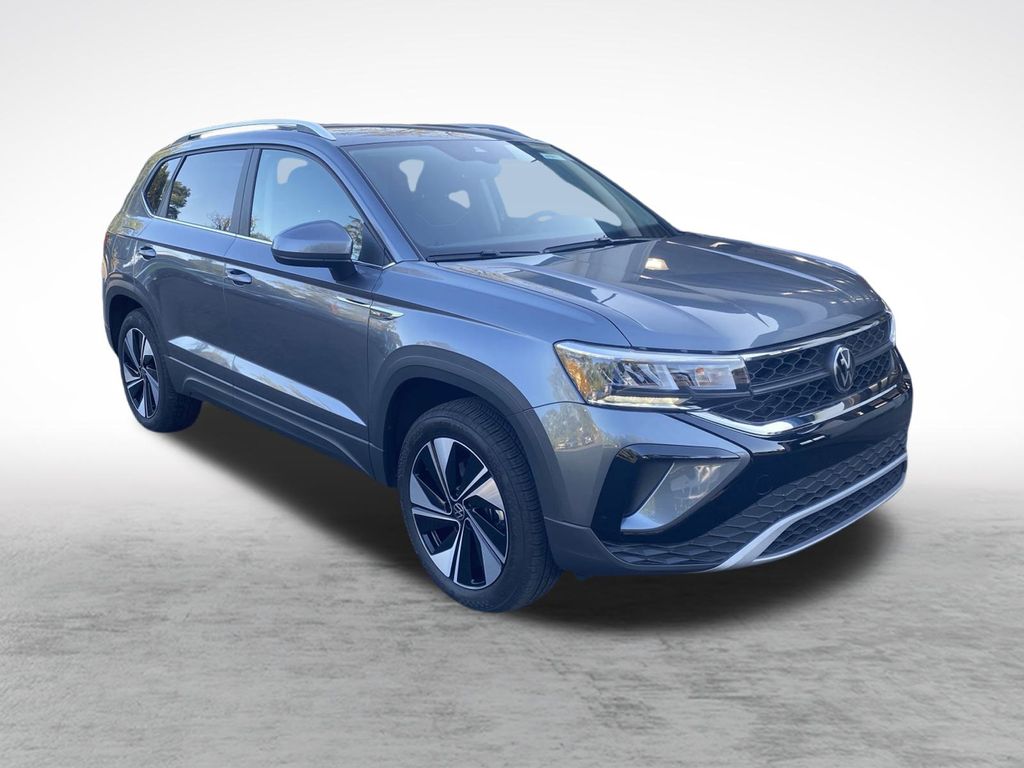 2024 Volkswagen Taos SE photo 3