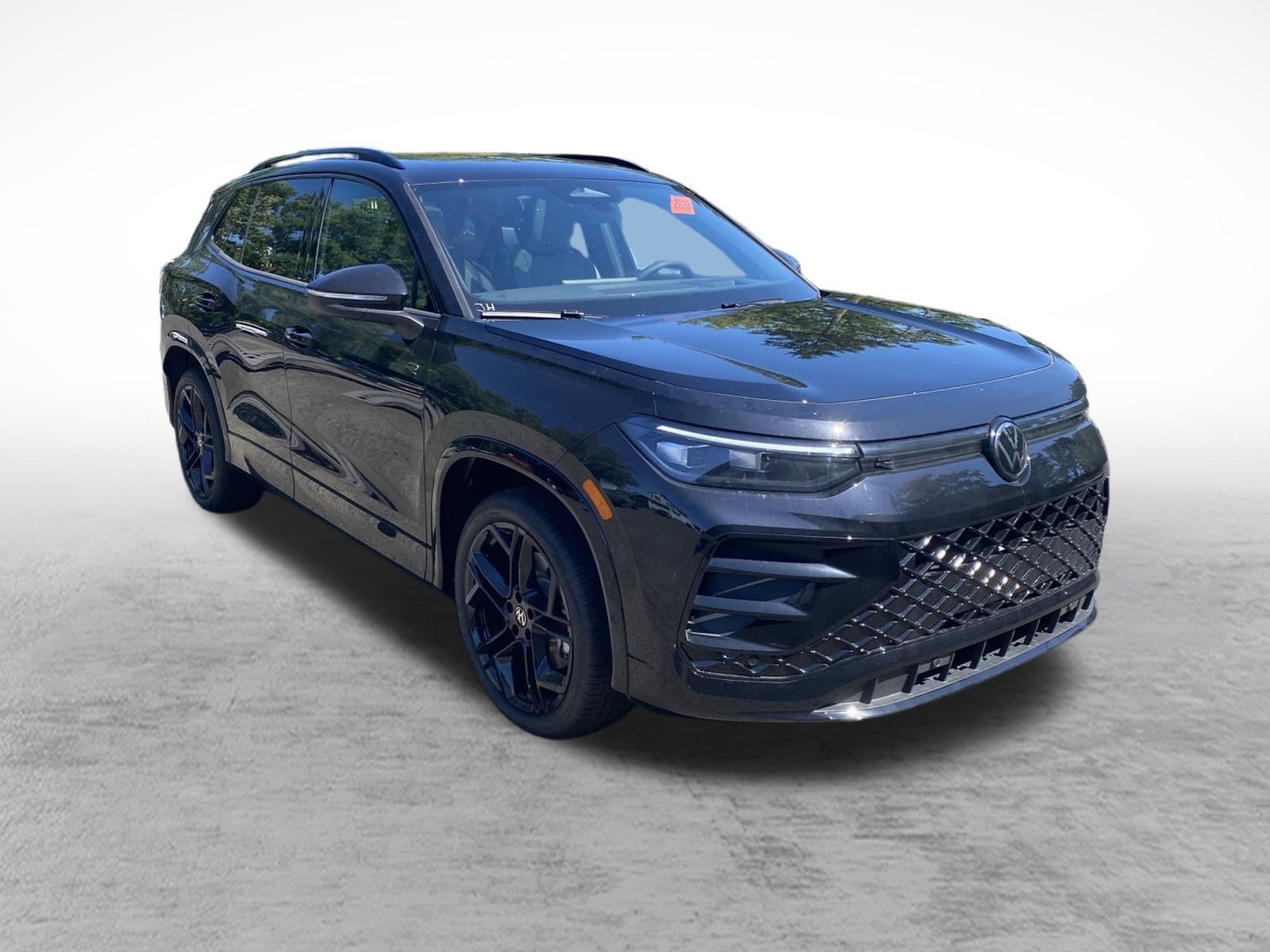2025 Volkswagen Tiguan SE R-Line Black photo 3