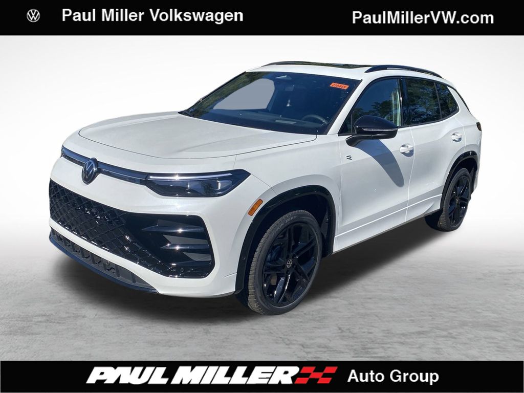 2025 Volkswagen Tiguan SE R-LINE BLACK's photo