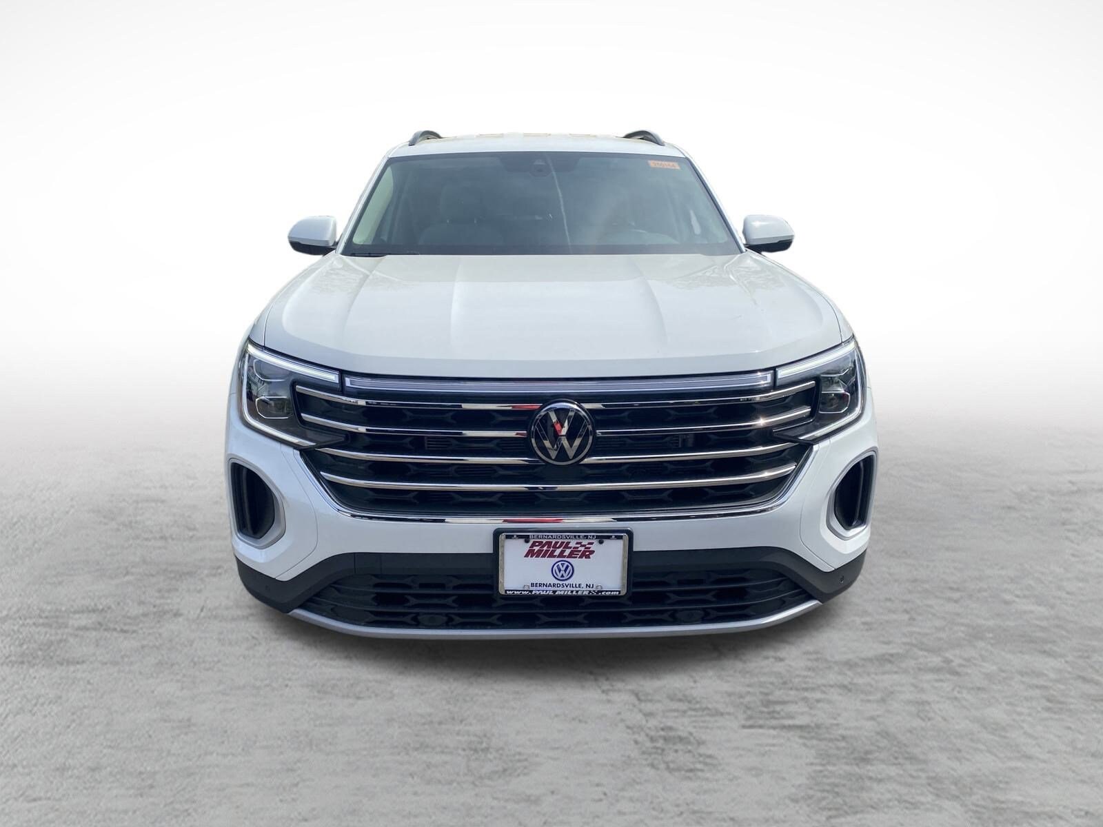 2025 Volkswagen Atlas SE Technology photo 2