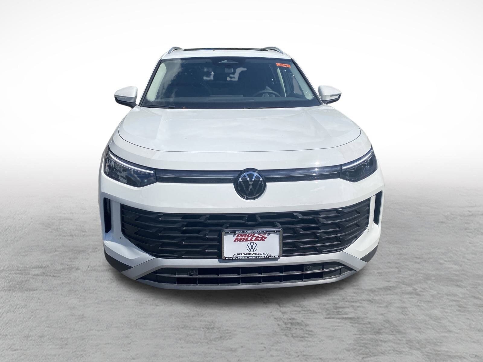 2025 Volkswagen Tiguan SE photo 2