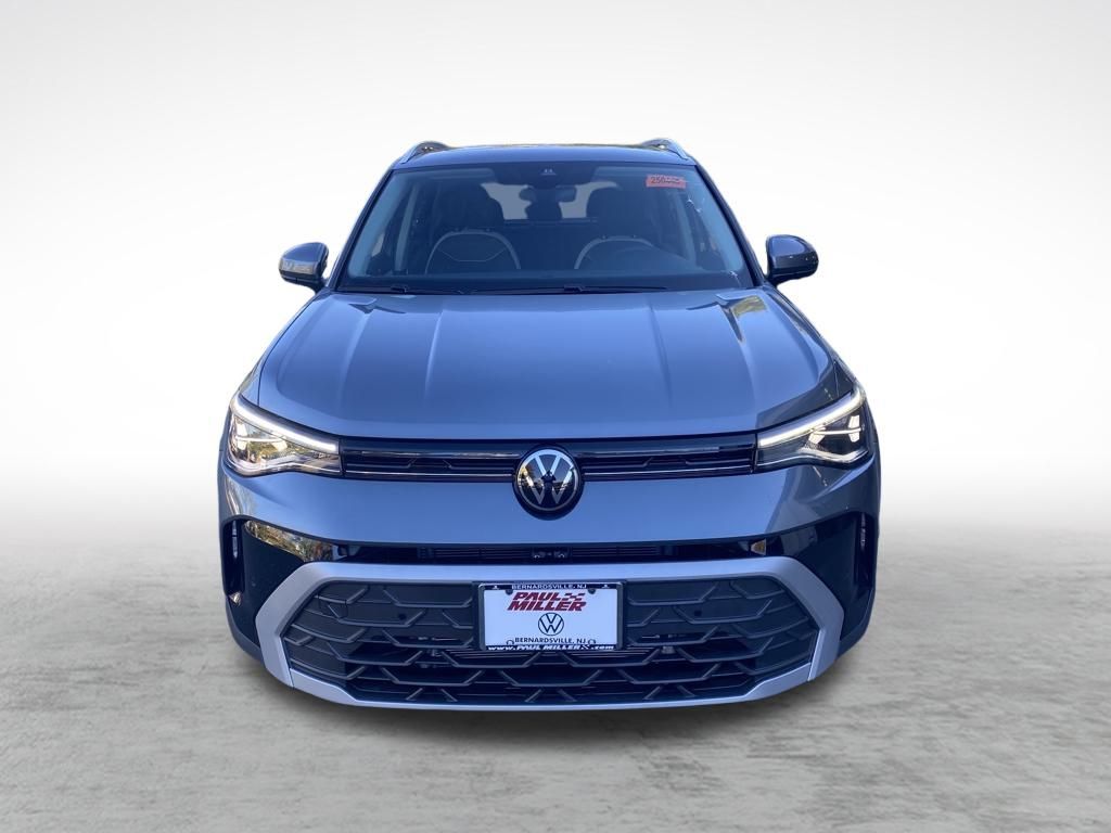 2025 Volkswagen Taos SE photo 2