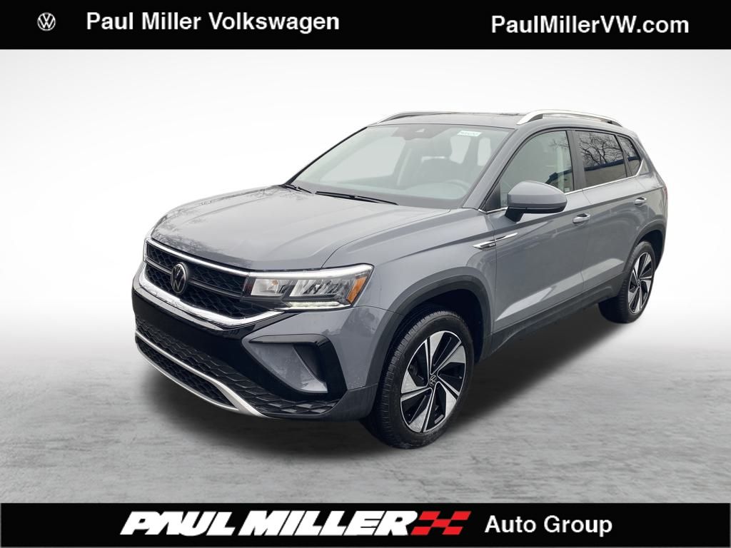 2024 Volkswagen Taos SE's photo