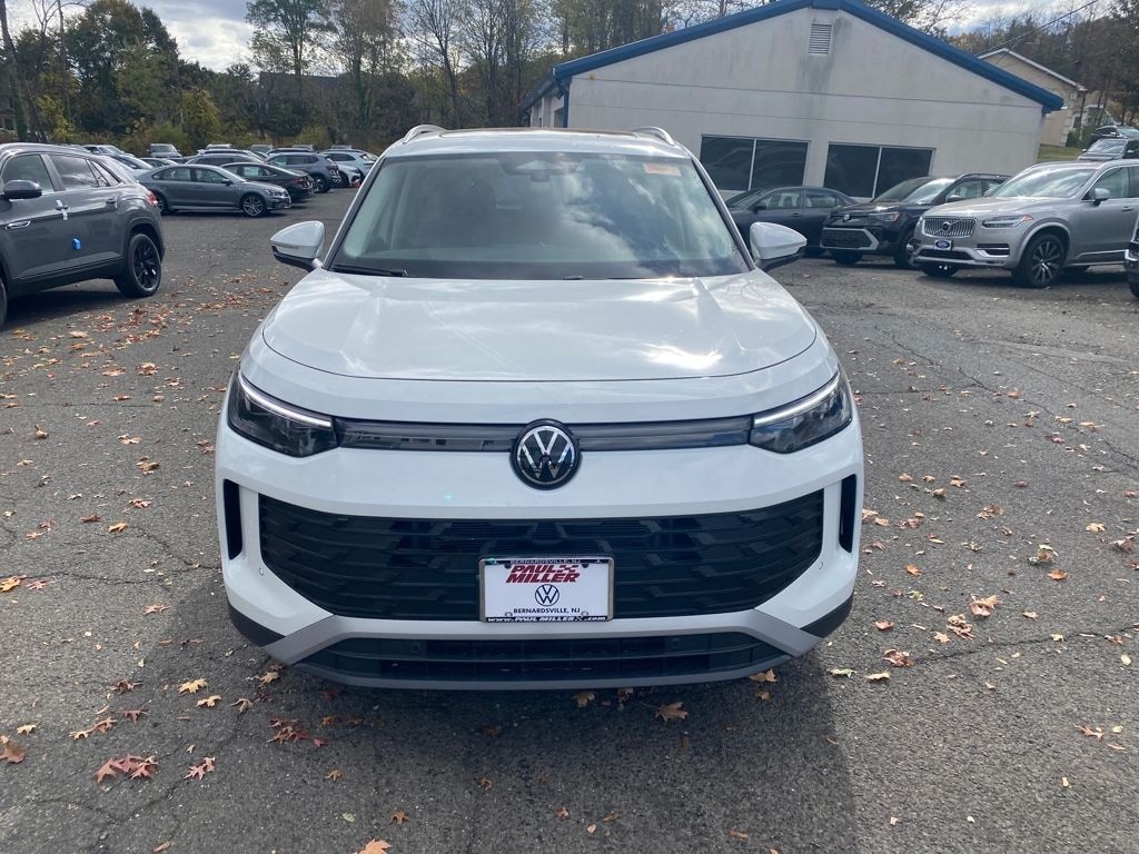 New 2025 Volkswagen Tiguan 2.0T SE SUV