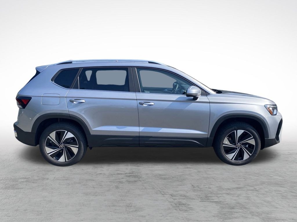 New 2025 Volkswagen Taos 1.5T SE SUV