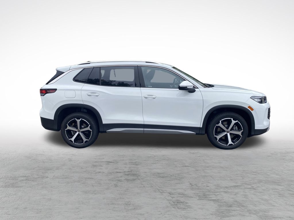 2025 Volkswagen Tiguan SE photo 4