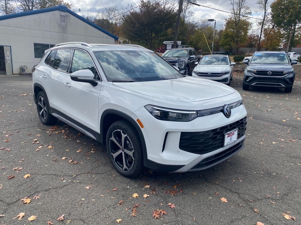 New 2025 Volkswagen Tiguan 2.0T SE SUV