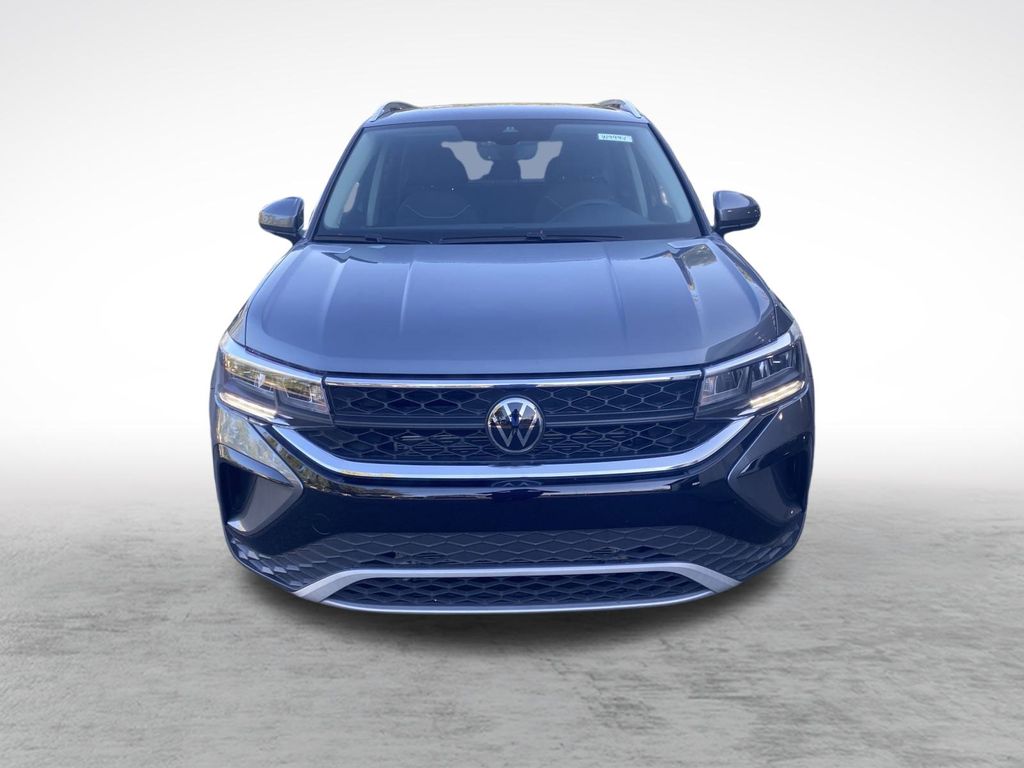 2024 Volkswagen Taos SE photo 2