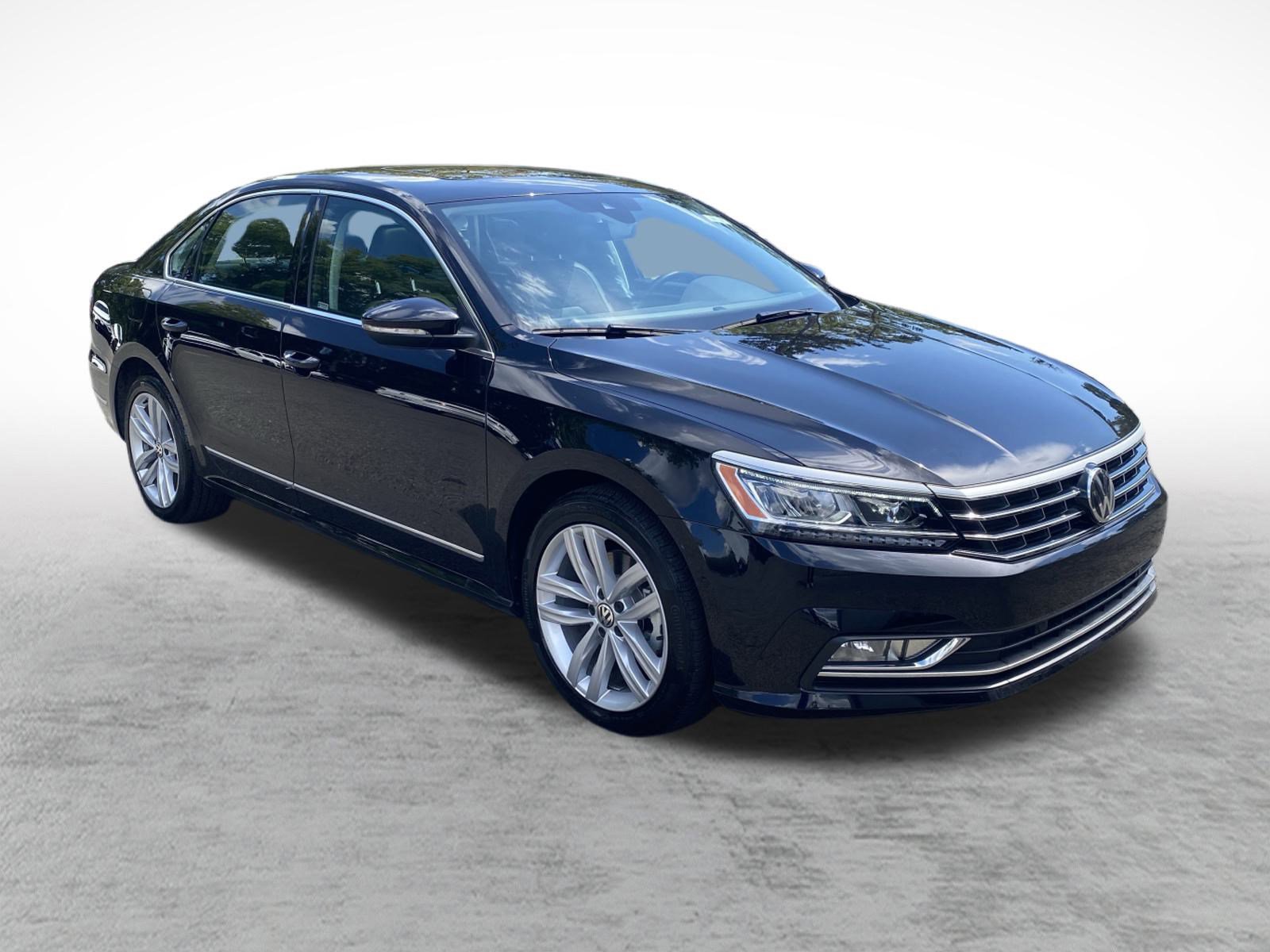 2018 Volkswagen Passat 2.0T SEL Premium photo 3