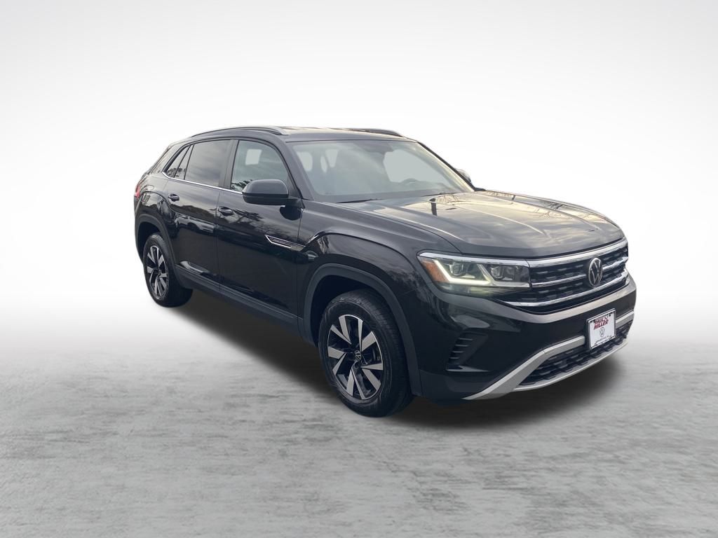 2022 Volkswagen Atlas Cross Sport SE photo 2