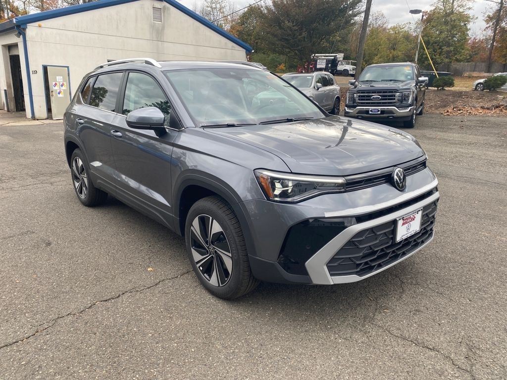 New 2025 Volkswagen Taos 1.5T SE SUV