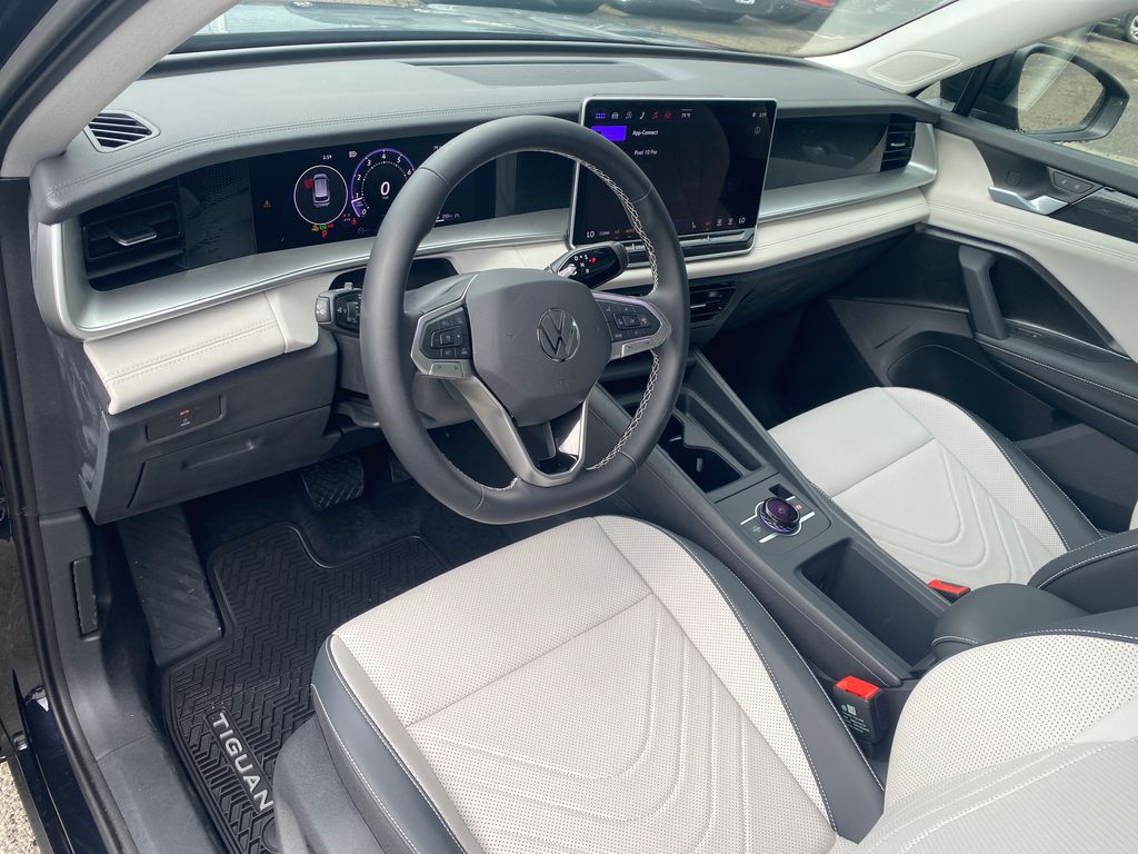 2026 Volkswagen Tiguan SE - Photo 13