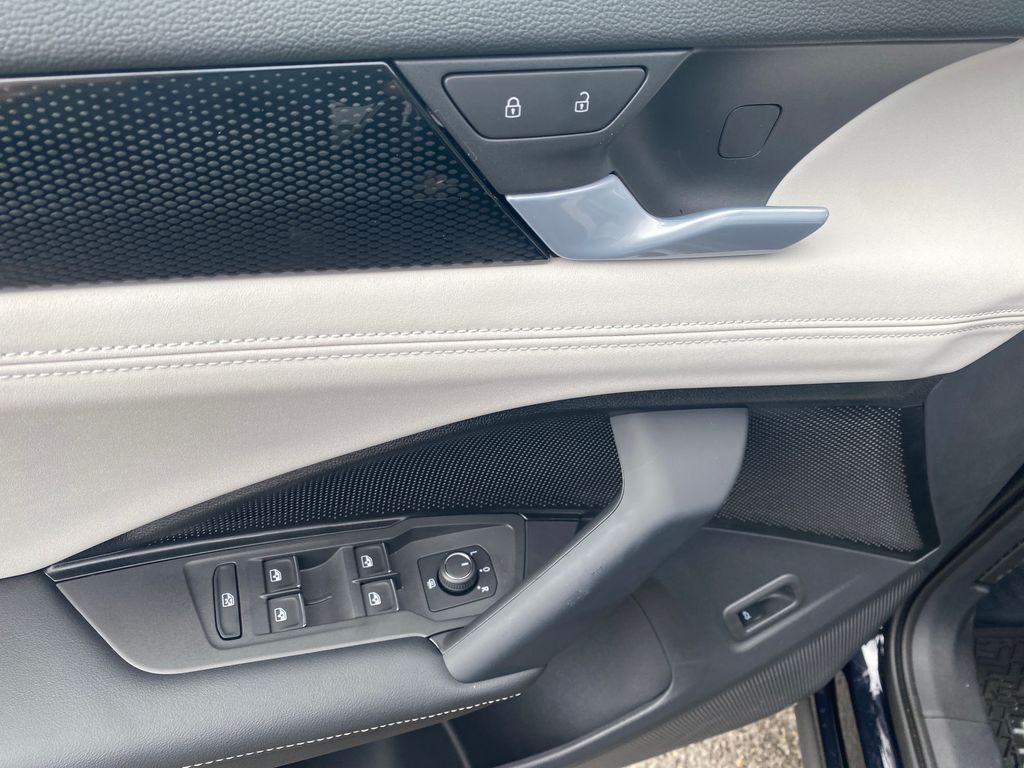 2026 Volkswagen Tiguan SE - Photo 11
