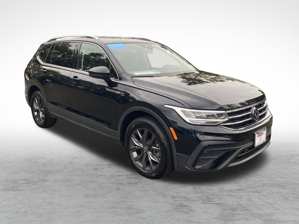 2023 Volkswagen Tiguan SE photo 3