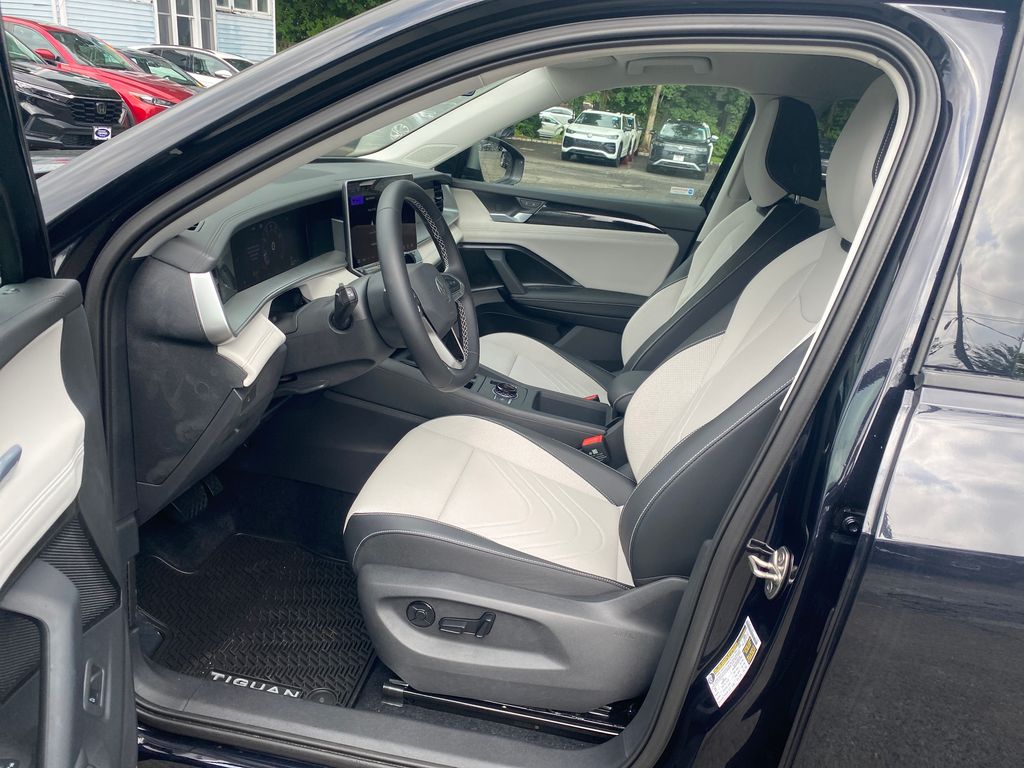 2026 Volkswagen Tiguan SE - Photo 14
