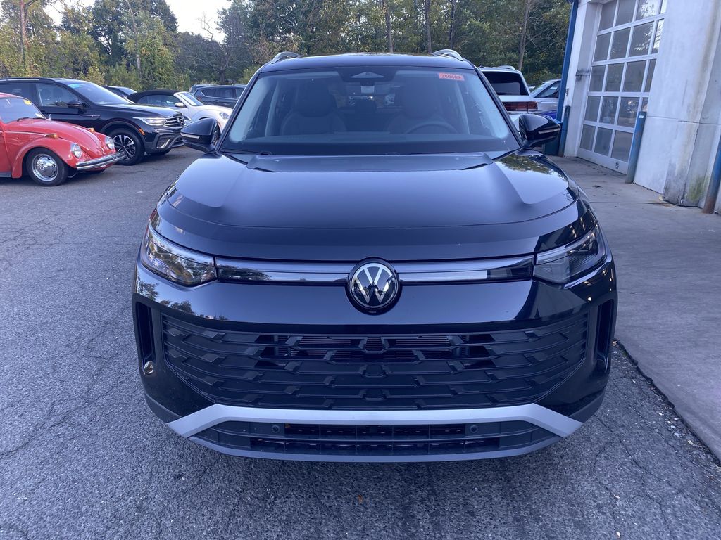 2025 Volkswagen Tiguan SE photo 2