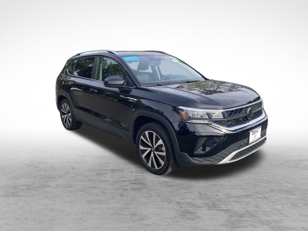 2023 Volkswagen Taos SE photo 3