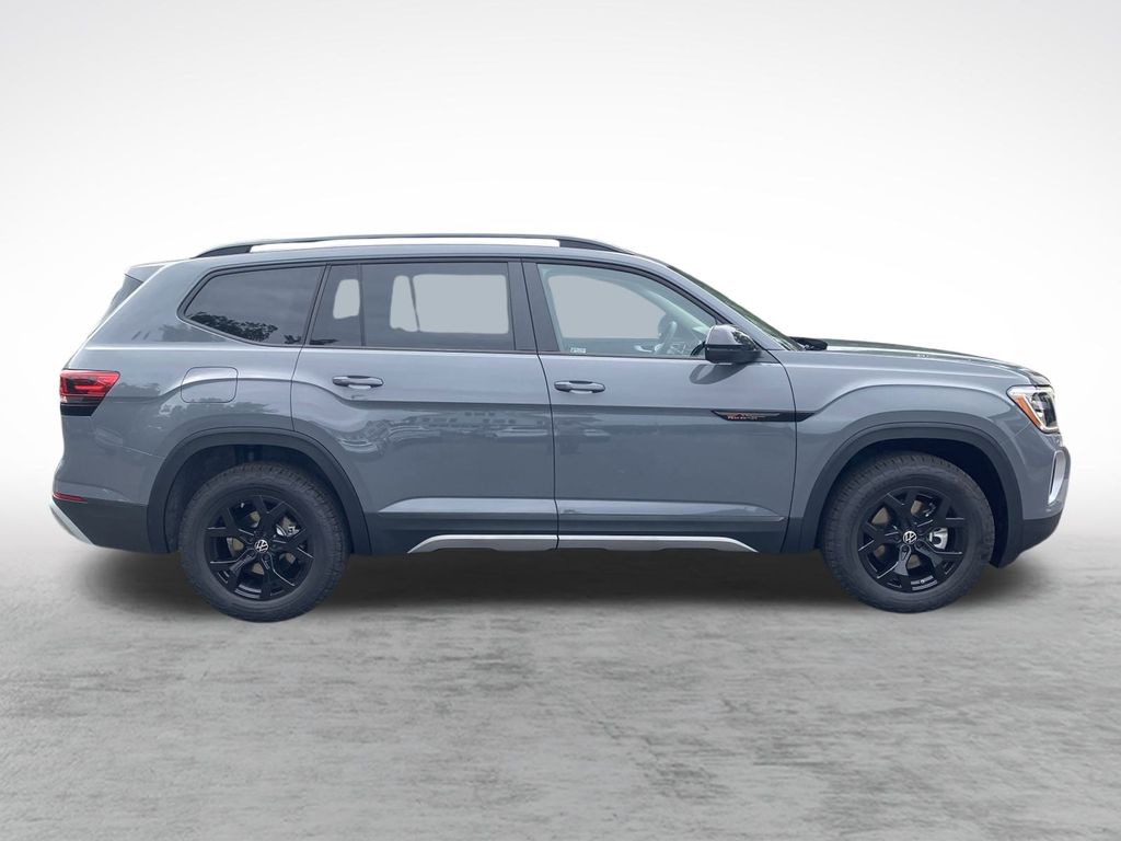 2025 Volkswagen Atlas Peak Edition SE photo 4