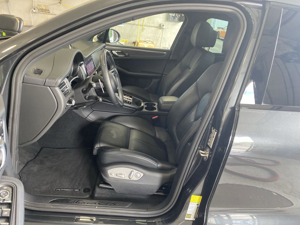 2024 Porsche Macan GTS photo 2