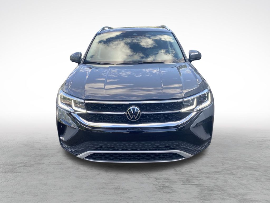 2022 Volkswagen Taos SEL photo 2