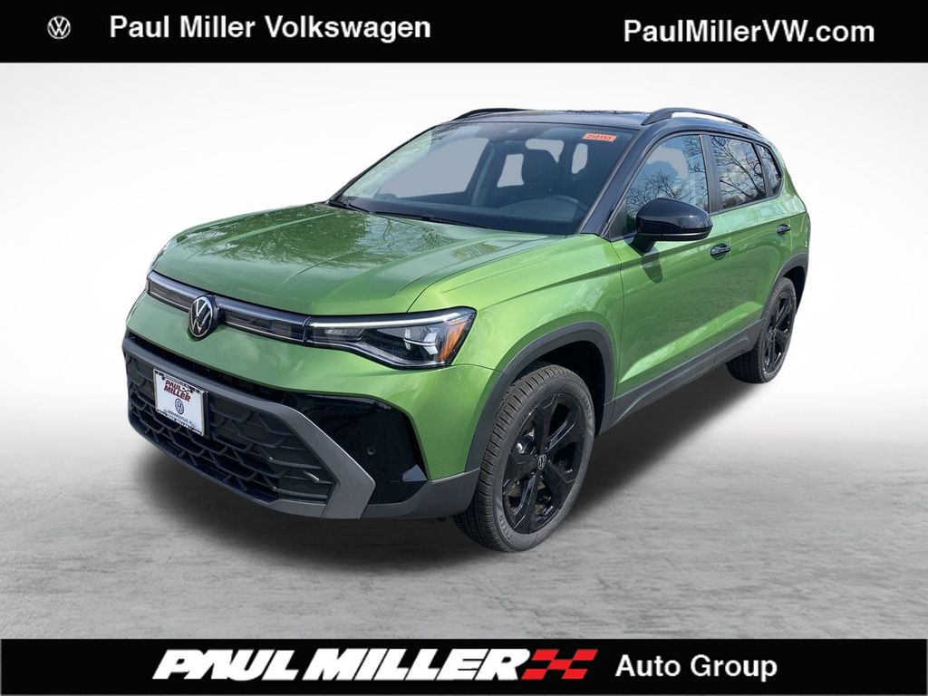 2025 Volkswagen Taos SE Black's photo