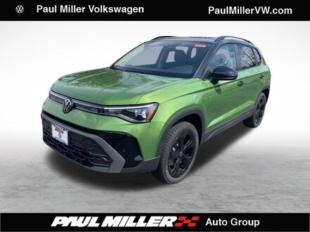 2025 Volkswagen Taos 1.5T SE Black SUV