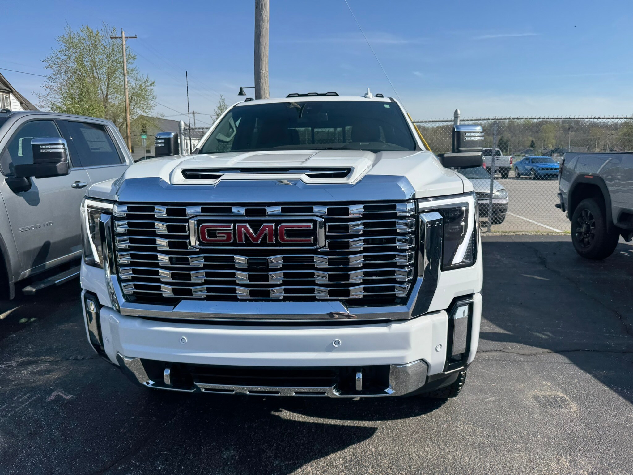 2025 Gmc Sierra 2500 HD Denali photo 2