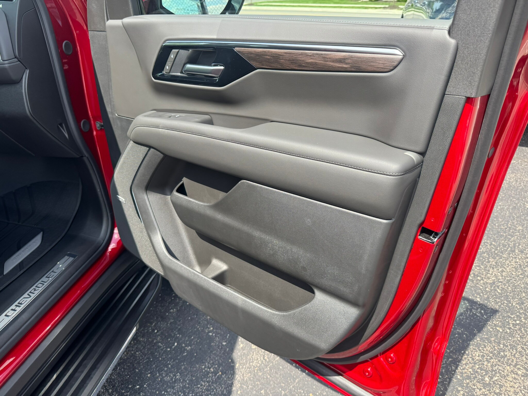 2026 Chevrolet Suburban LT - Photo 17