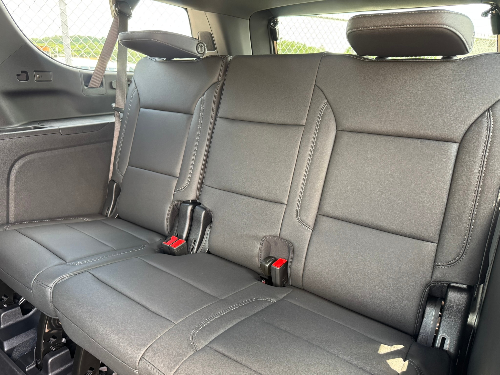 2026 Chevrolet Suburban LT - Photo 21