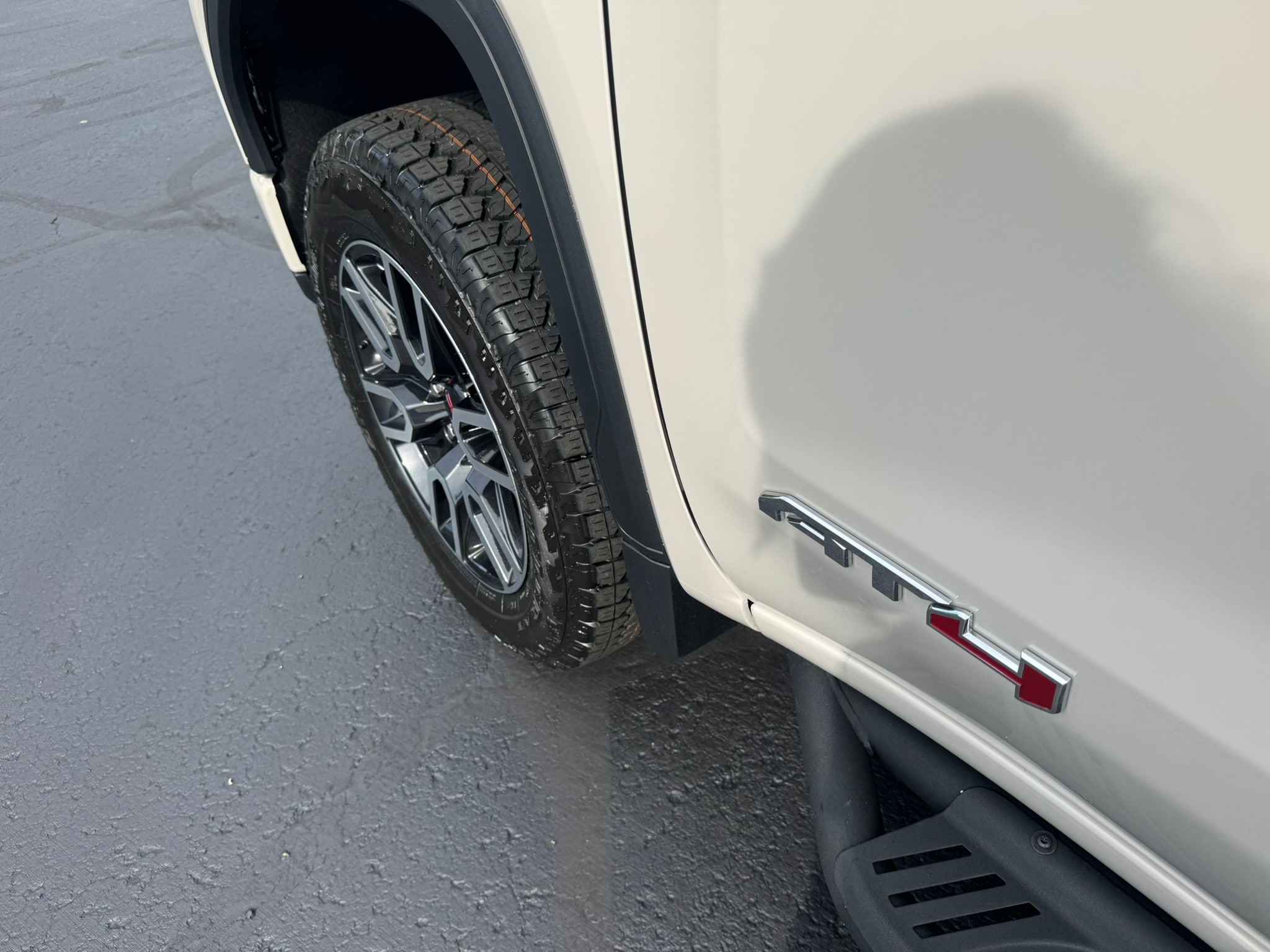 2026 GMC Sierra 1500 AT4 - Photo 8