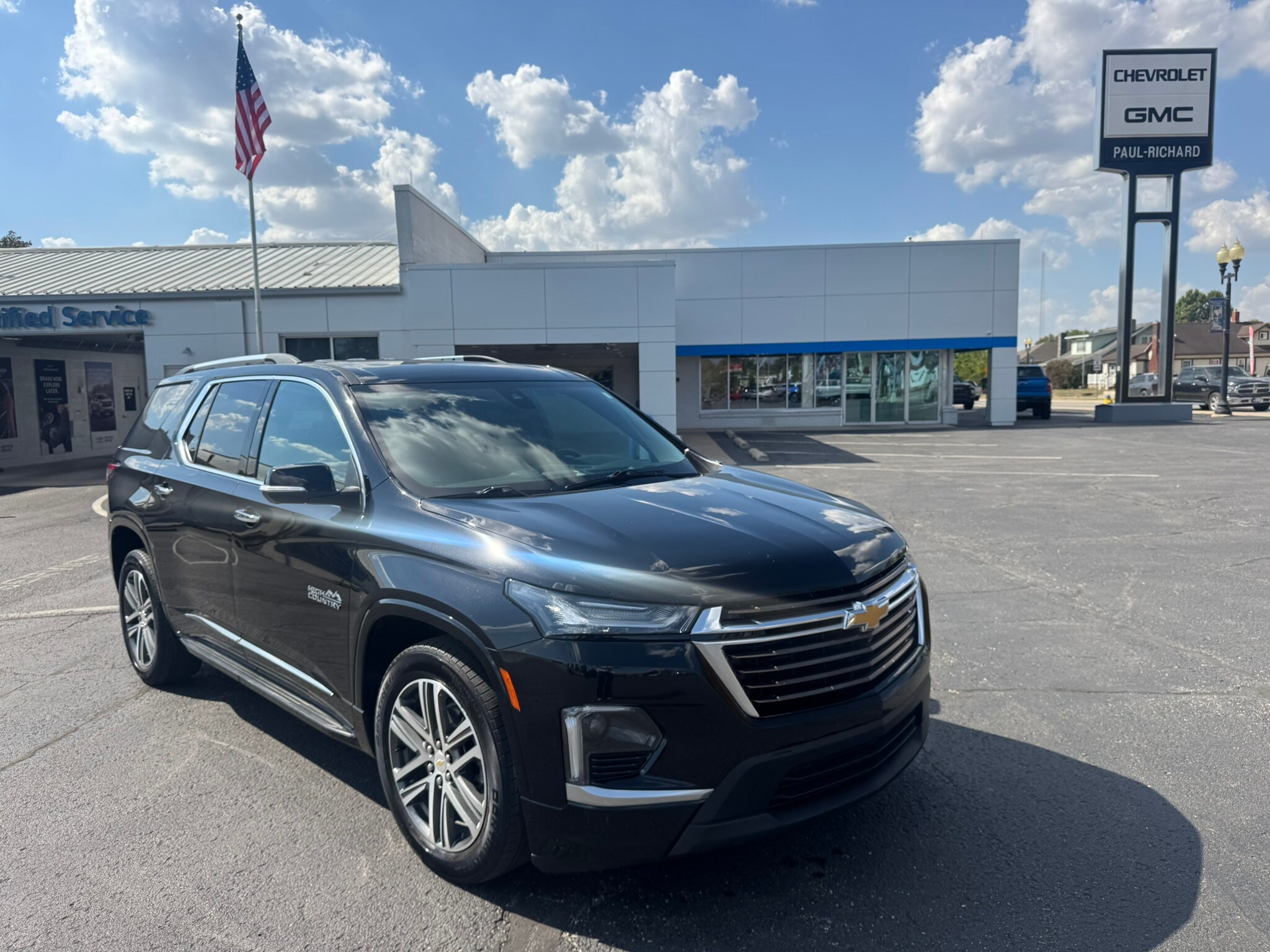 2023 Chevrolet Traverse High Country photo 3