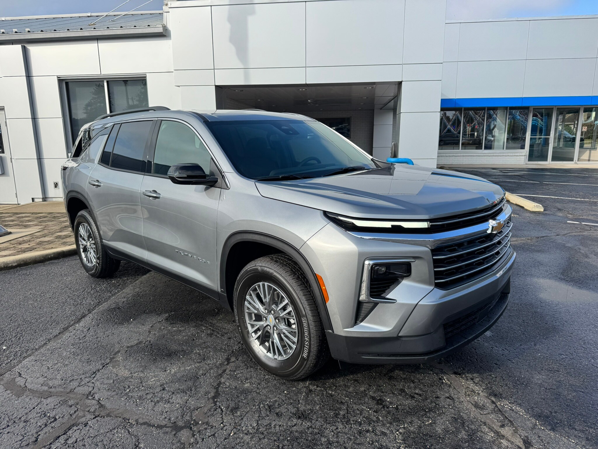 2026 Chevrolet Traverse photo 2