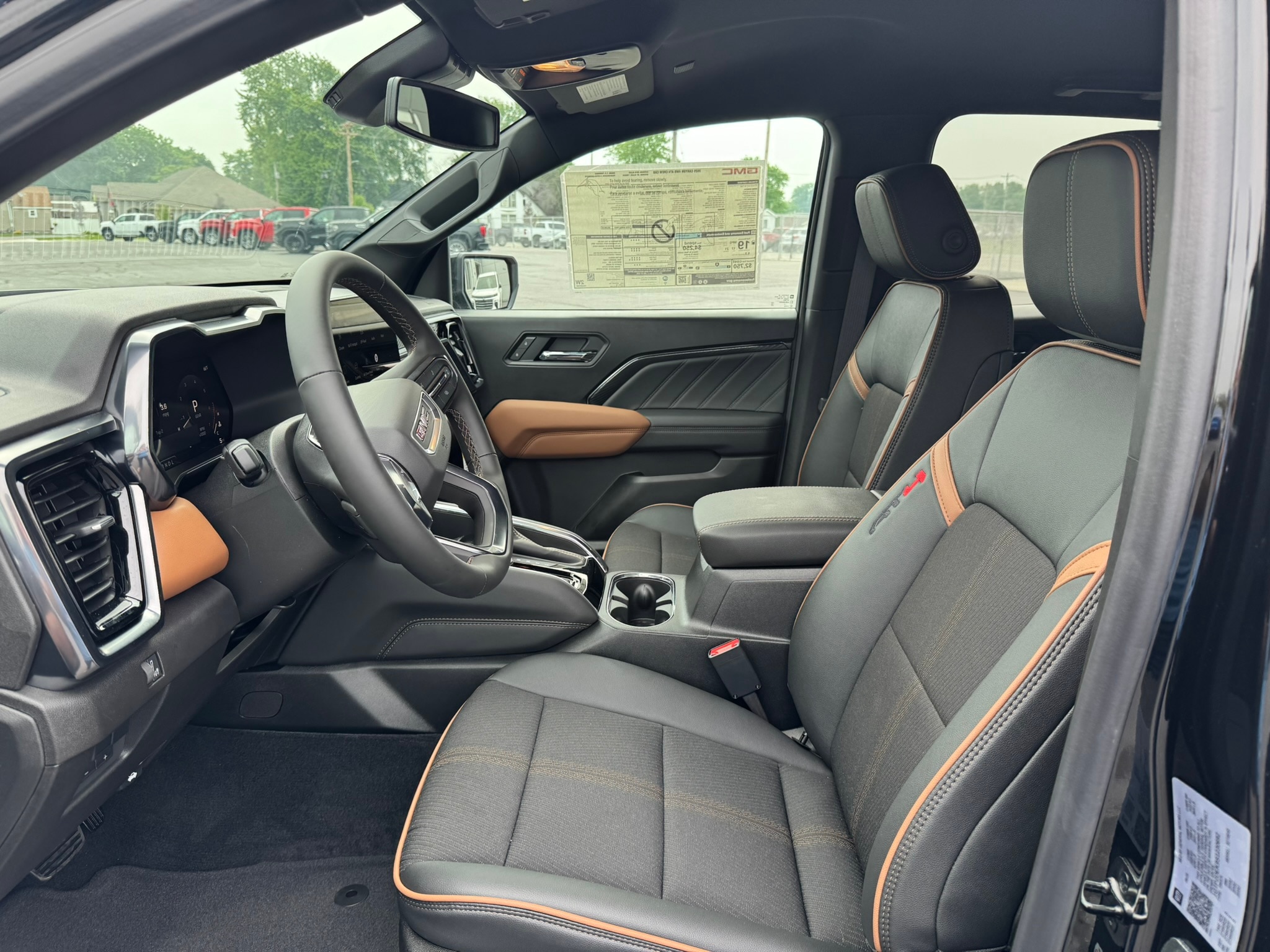 2025 GMC Canyon AT4 - Photo 9