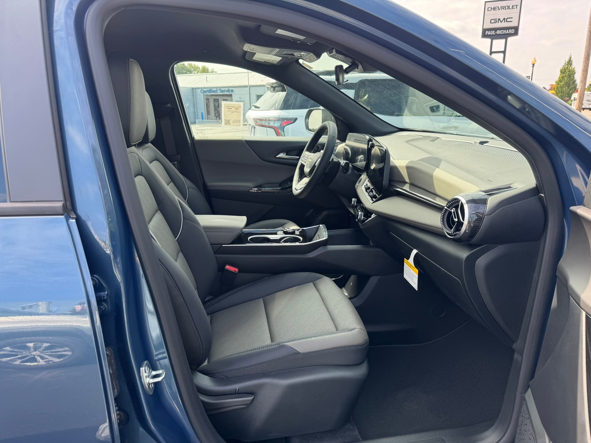 2027 Chevrolet Equinox LT - Photo 17