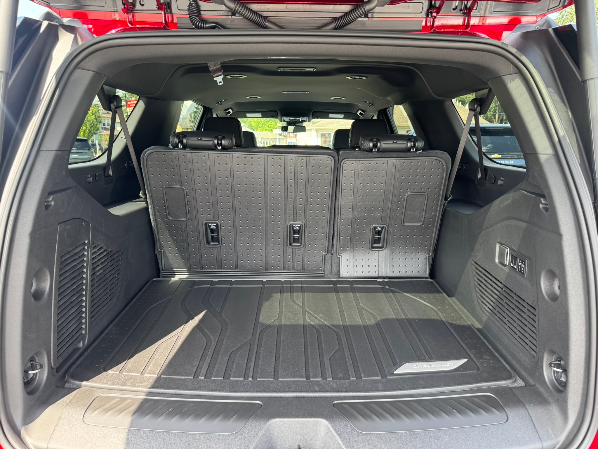 2026 Chevrolet Suburban LT - Photo 26