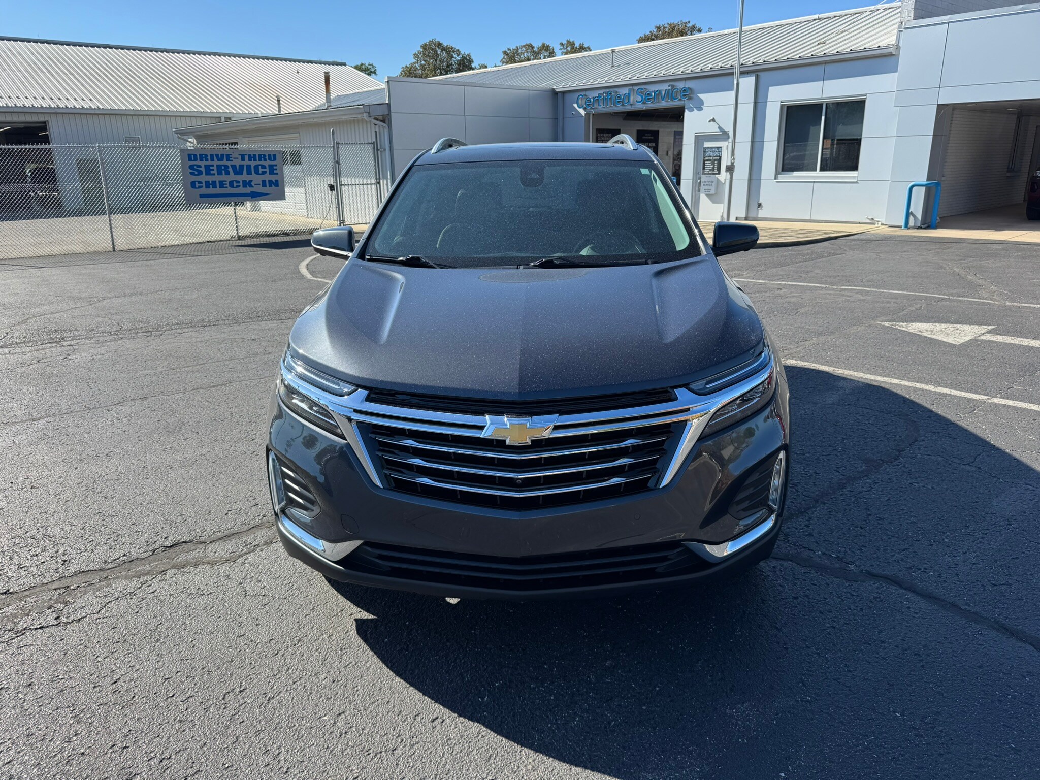 2022 Chevrolet Equinox Premier photo 2