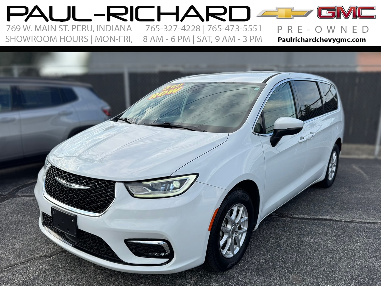 2023 Chrysler Pacifica Touring L's photo