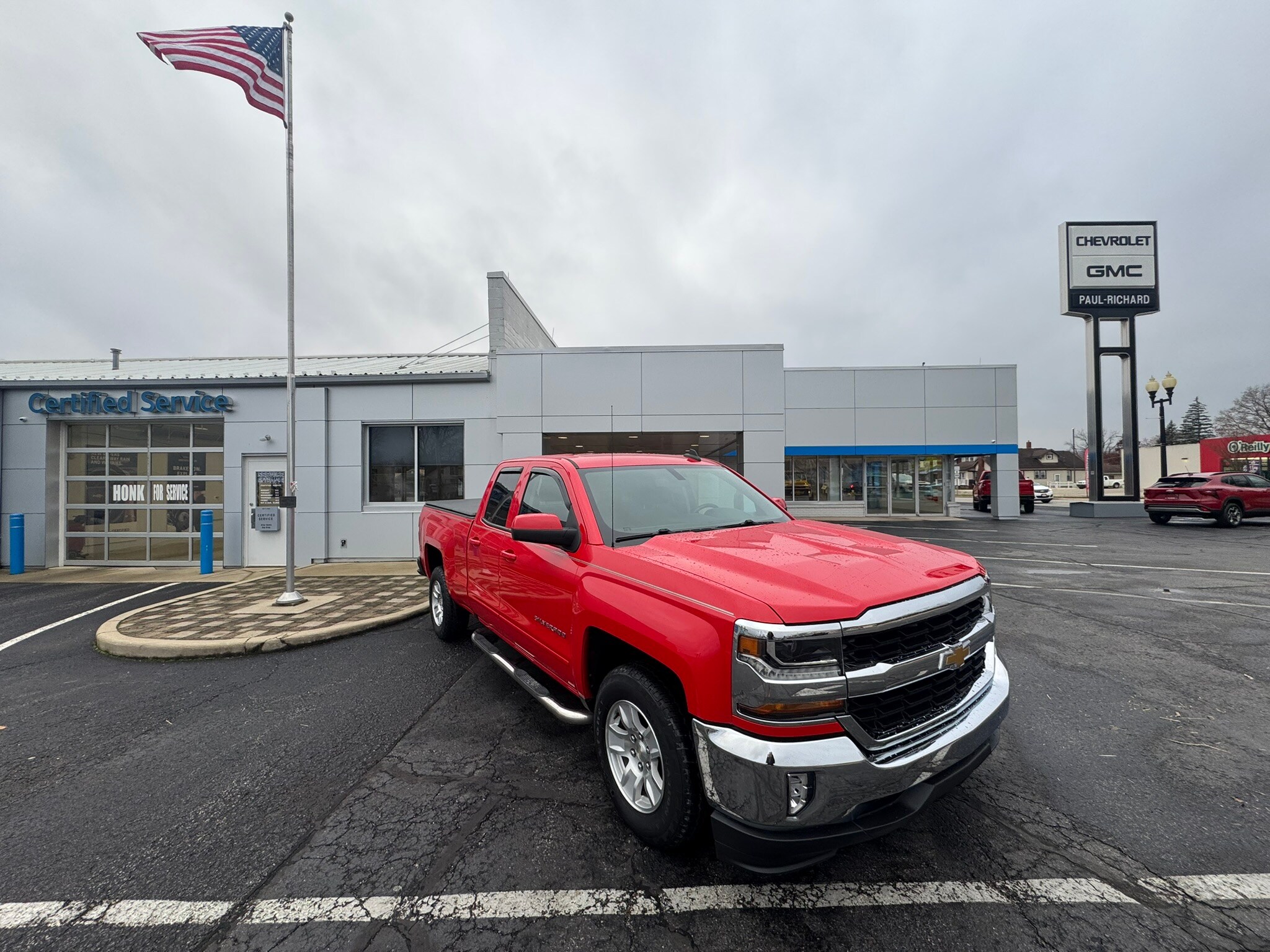 2017 Chevrolet Silverado 1500 LT photo 4