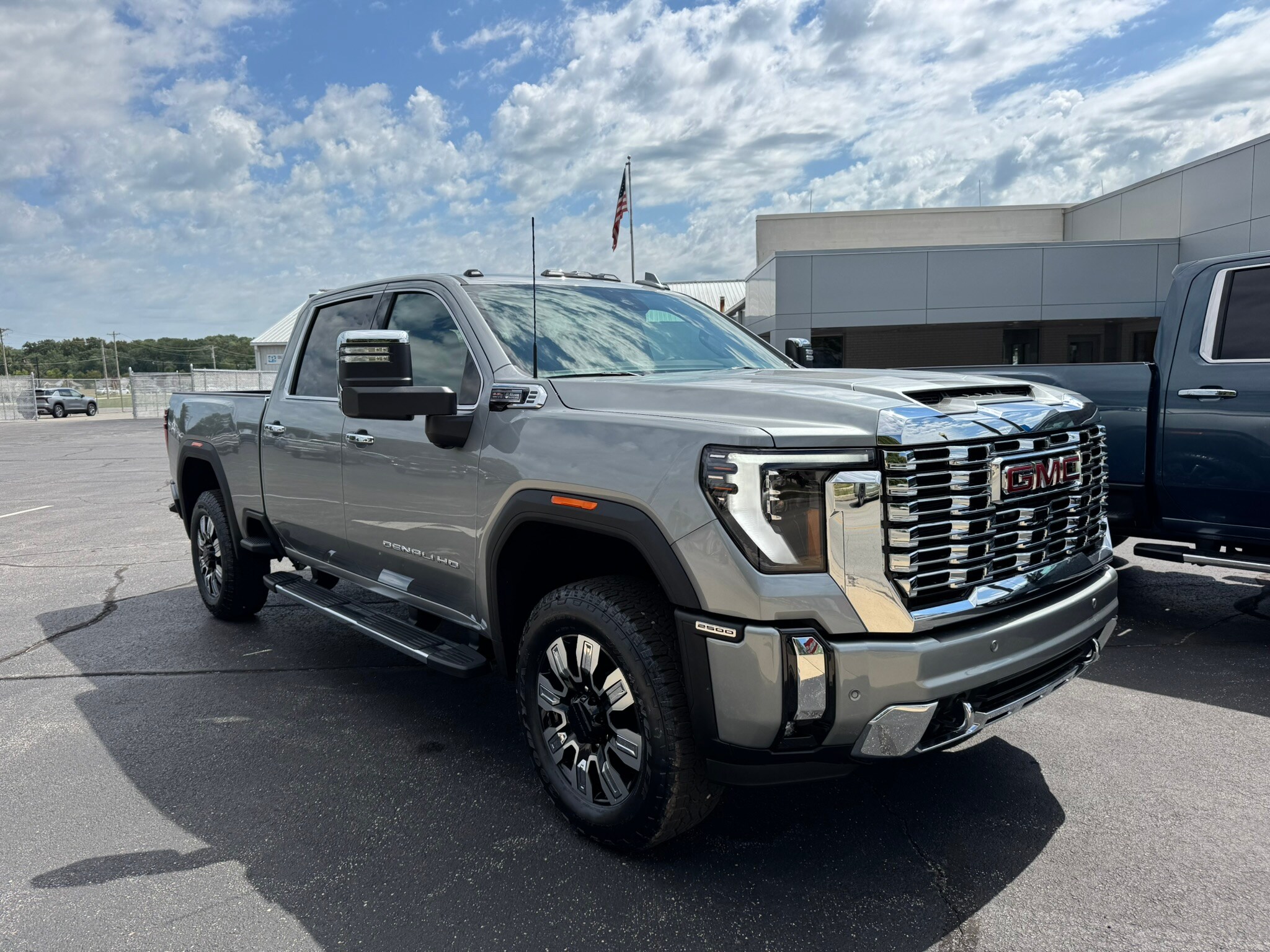 2026 Gmc Sierra 2500 HD Denali photo 3