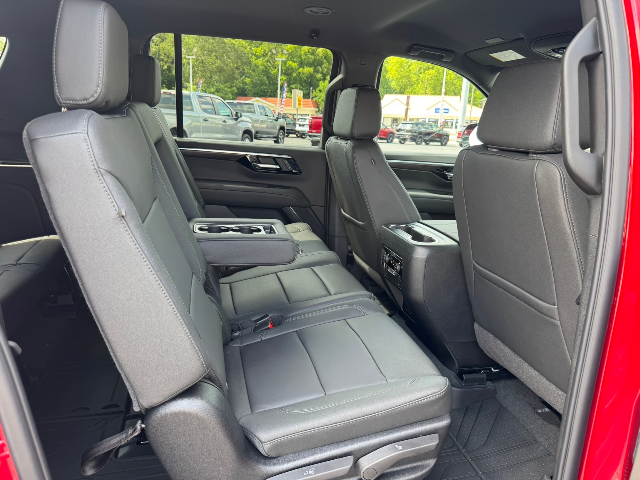 2026 Chevrolet Suburban LT - Photo 24