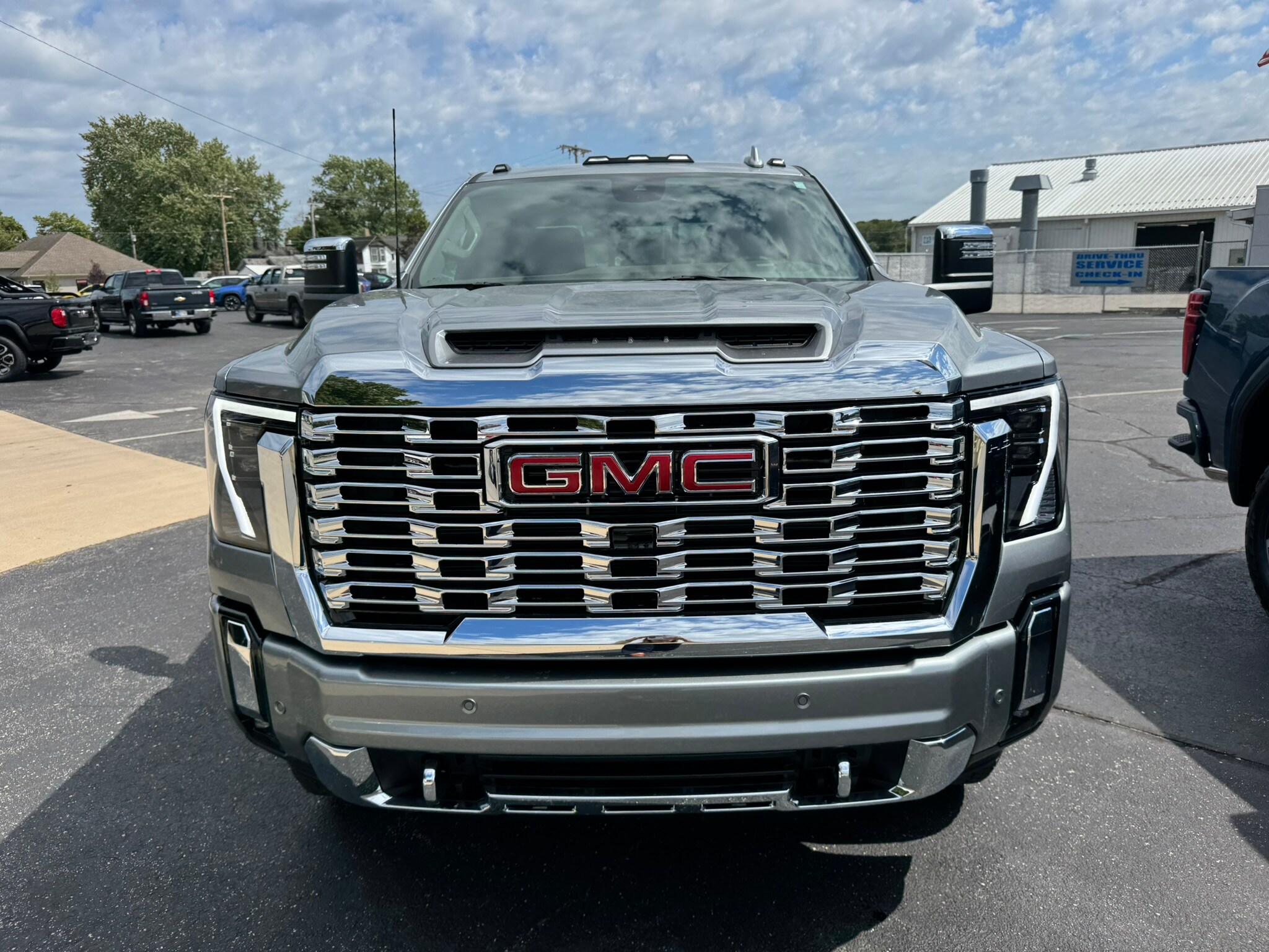 2026 Gmc Sierra 2500 HD Denali photo 2