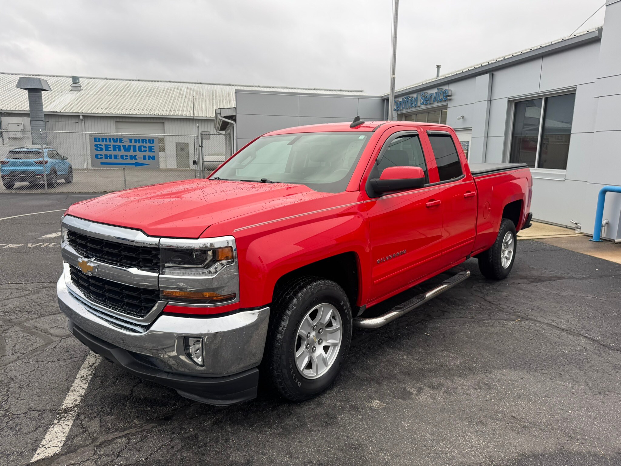 2017 Chevrolet Silverado 1500 LT photo 2