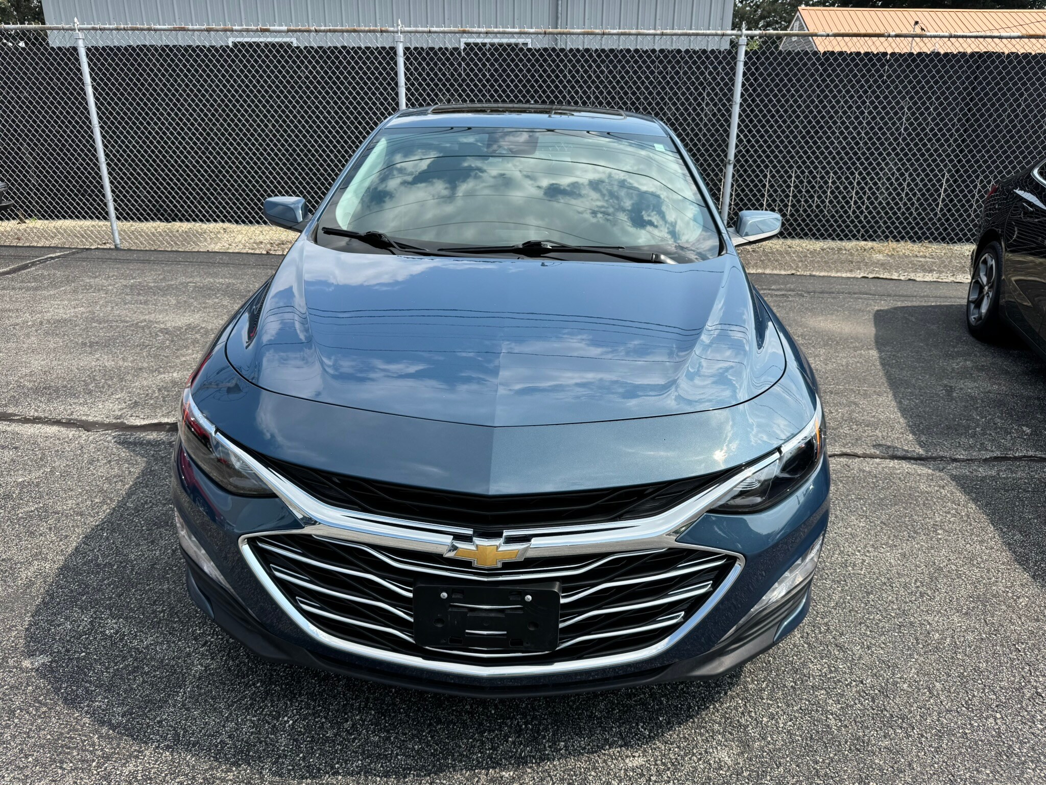 2024 Chevrolet Malibu 1LT photo 2