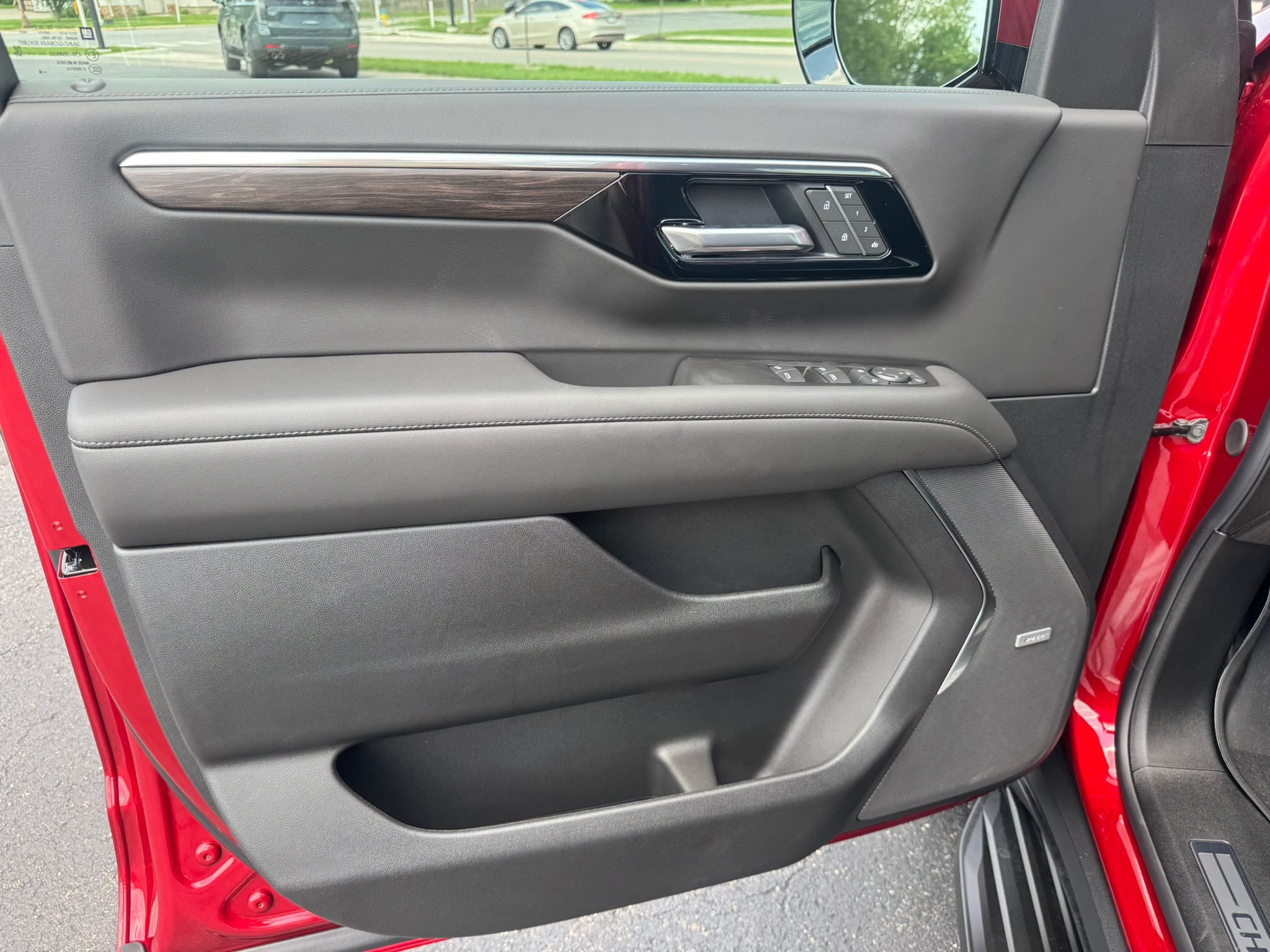 2026 Chevrolet Suburban LT - Photo 11