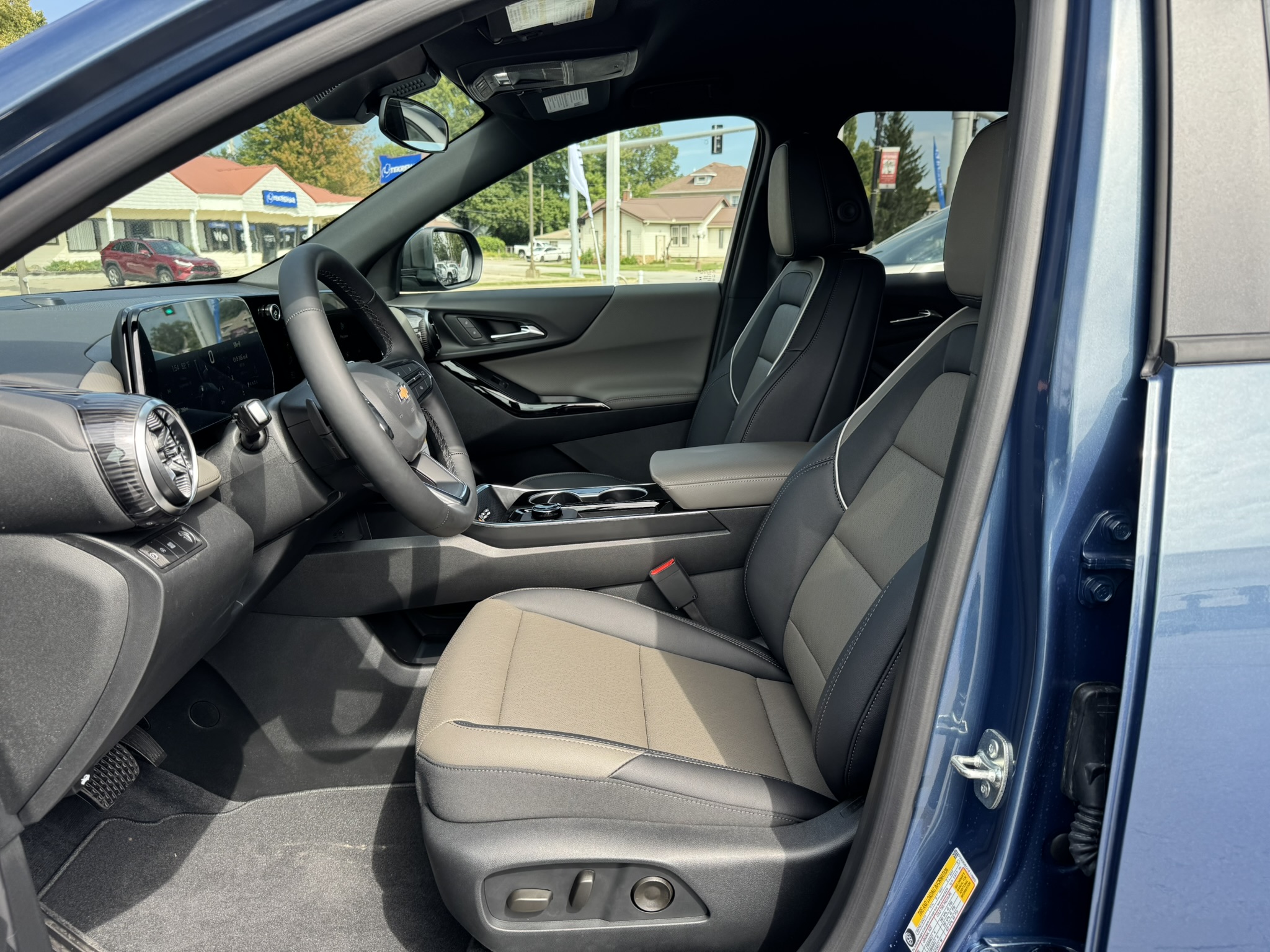 2027 Chevrolet Equinox LT - Photo 12