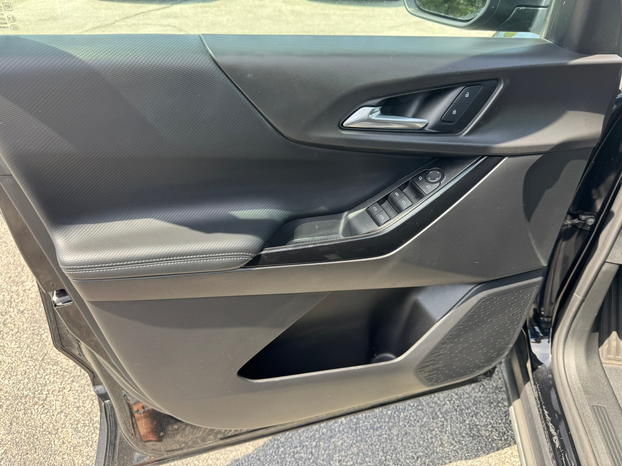 2025 Chevrolet Equinox LT - Photo 11