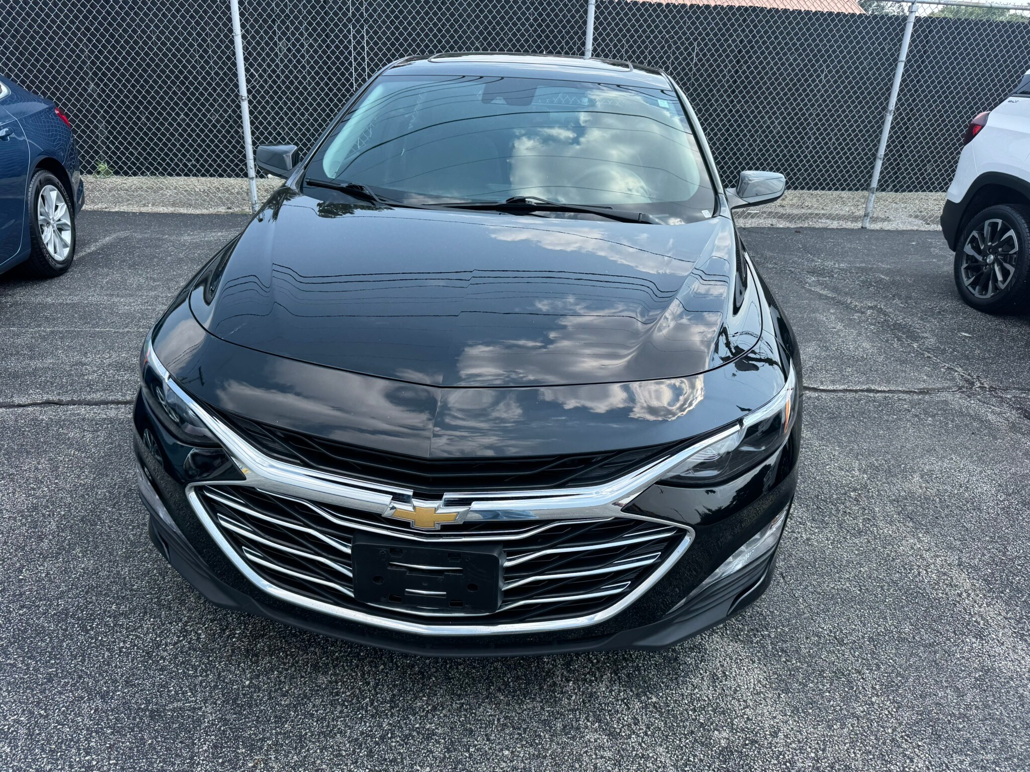 2024 Chevrolet Malibu 1LT photo 2