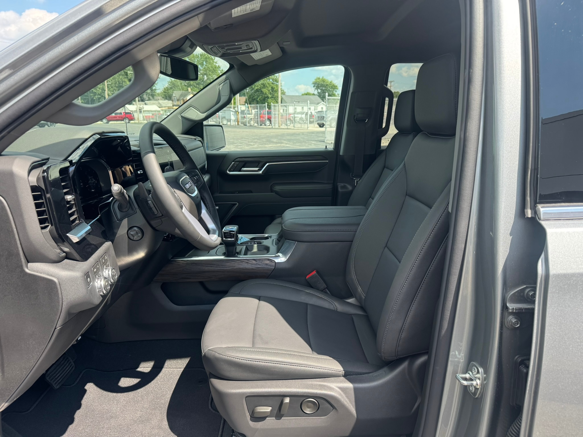 2026 GMC Sierra 1500 SLT - Photo 14